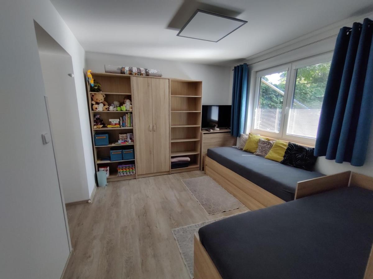 Apartman Pod Lipou - Samostatny Objekt Jaroměř エクステリア 写真
