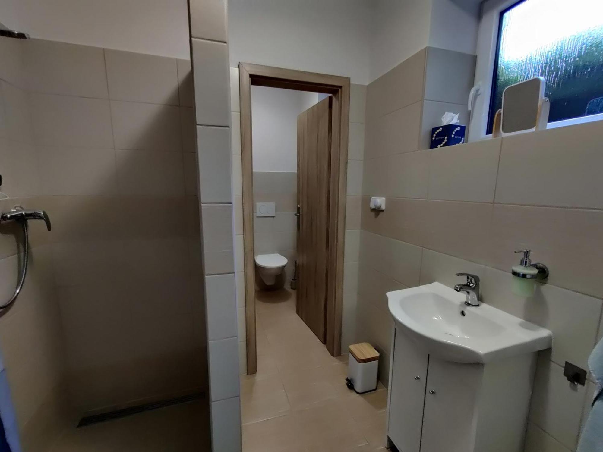 Apartman Pod Lipou - Samostatny Objekt Jaroměř エクステリア 写真
