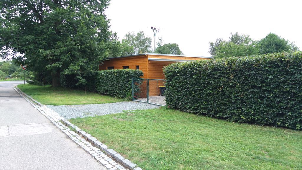 Apartman Pod Lipou - Samostatny Objekt Jaroměř エクステリア 写真